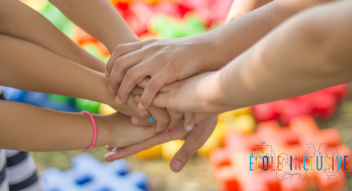 école inclusive mains tendues