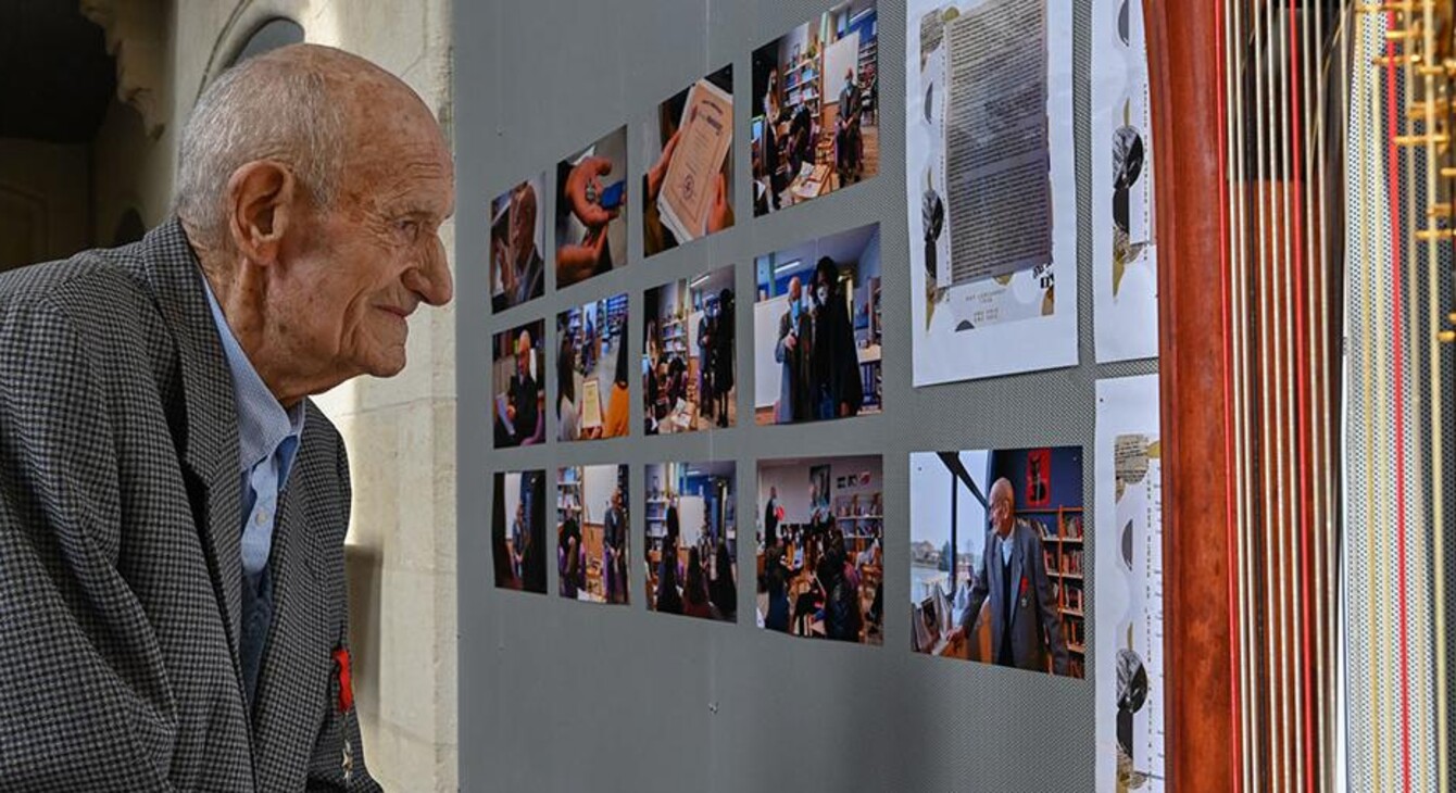 Expo-concert au lycée Camille Jullian en présence de Guy Lescarret.jpg